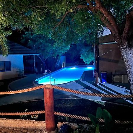 Lunar Dive Resort: Bamboo Villas كوبو المظهر الخارجي الصورة