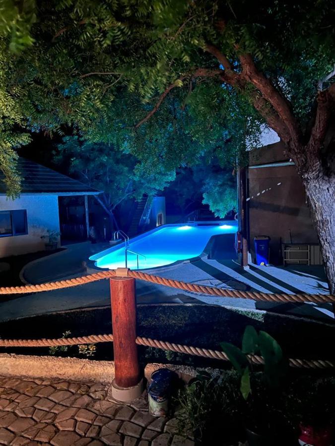 Lunar Dive Resort: Bamboo Villas كوبو المظهر الخارجي الصورة