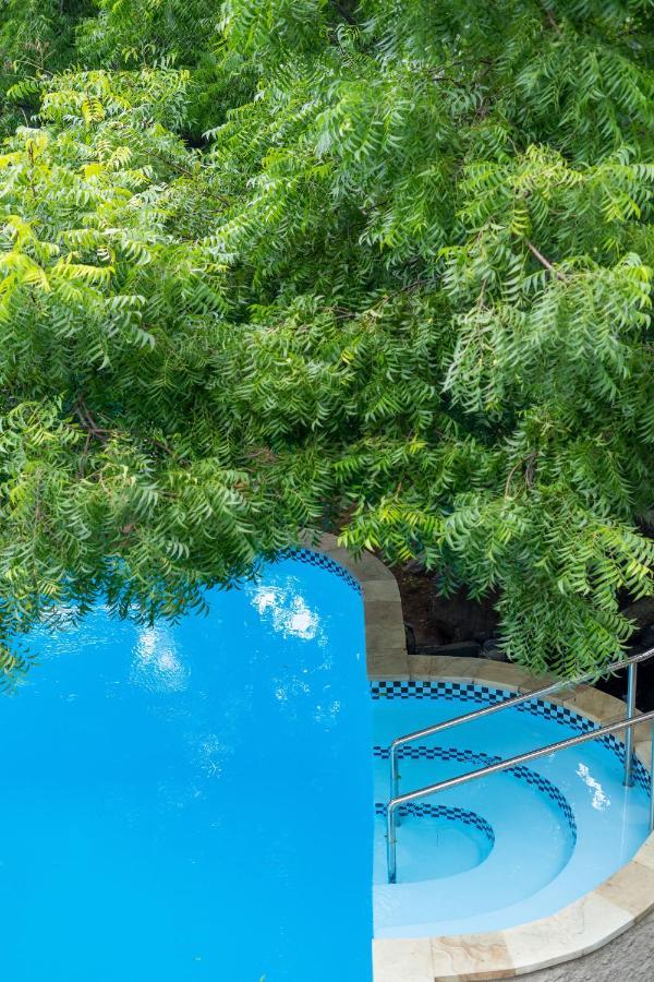 Lunar Dive Resort: Bamboo Villas كوبو المظهر الخارجي الصورة