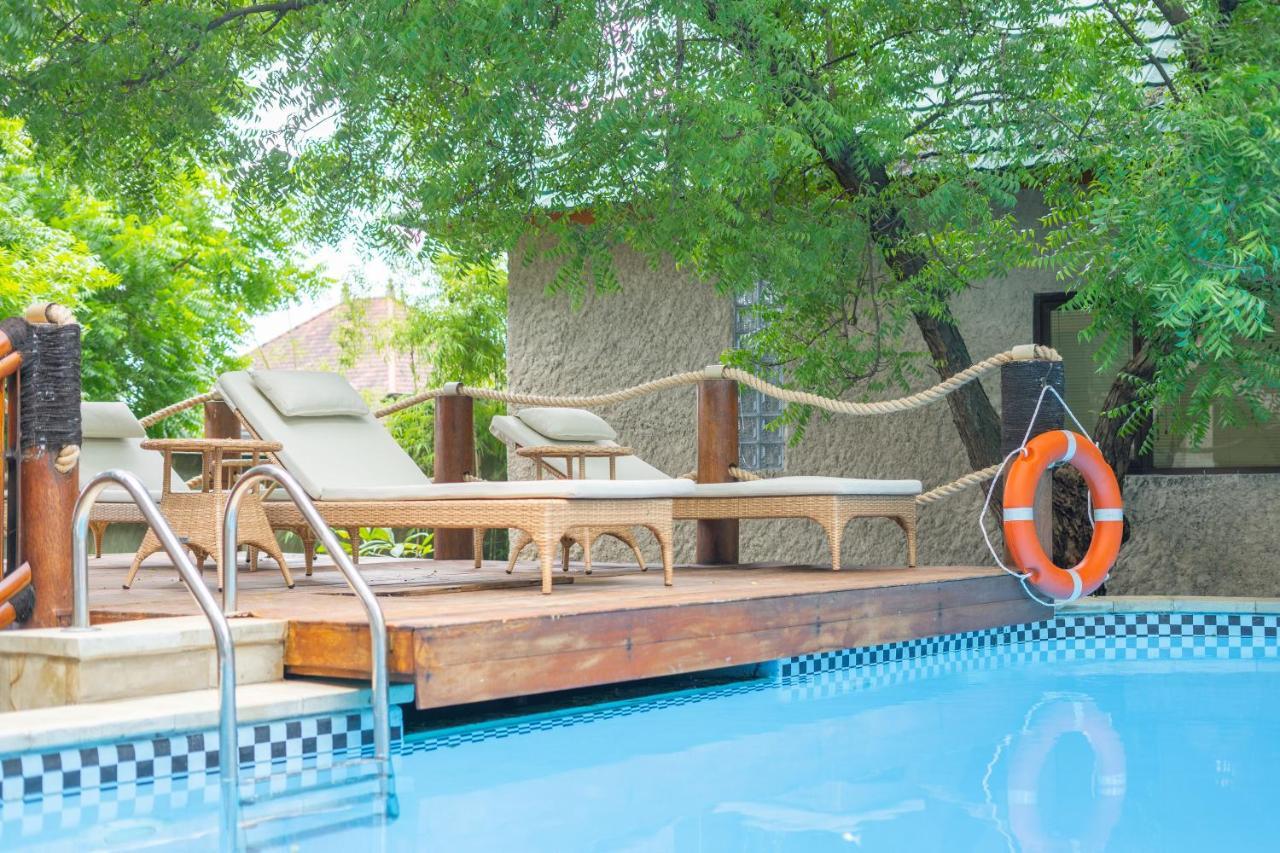Lunar Dive Resort: Bamboo Villas كوبو المظهر الخارجي الصورة